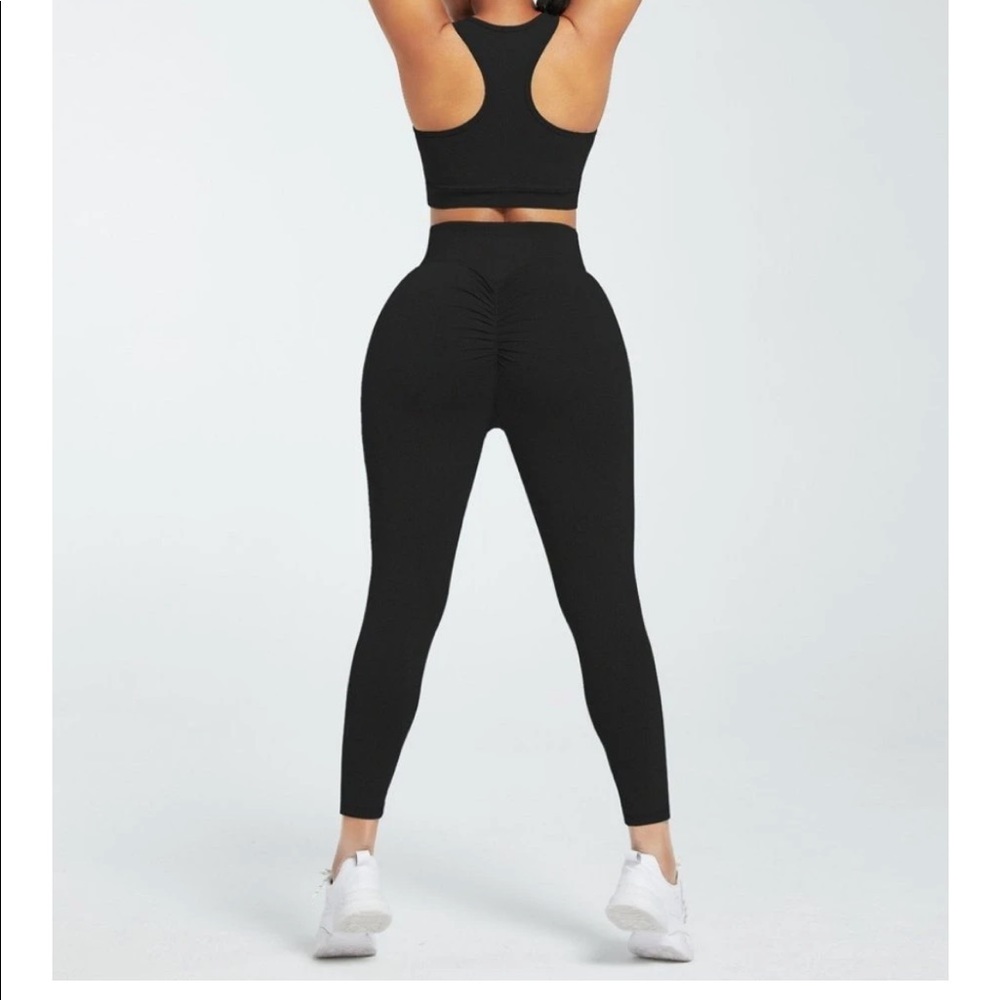 Booty Scrunch Leggings. Size L